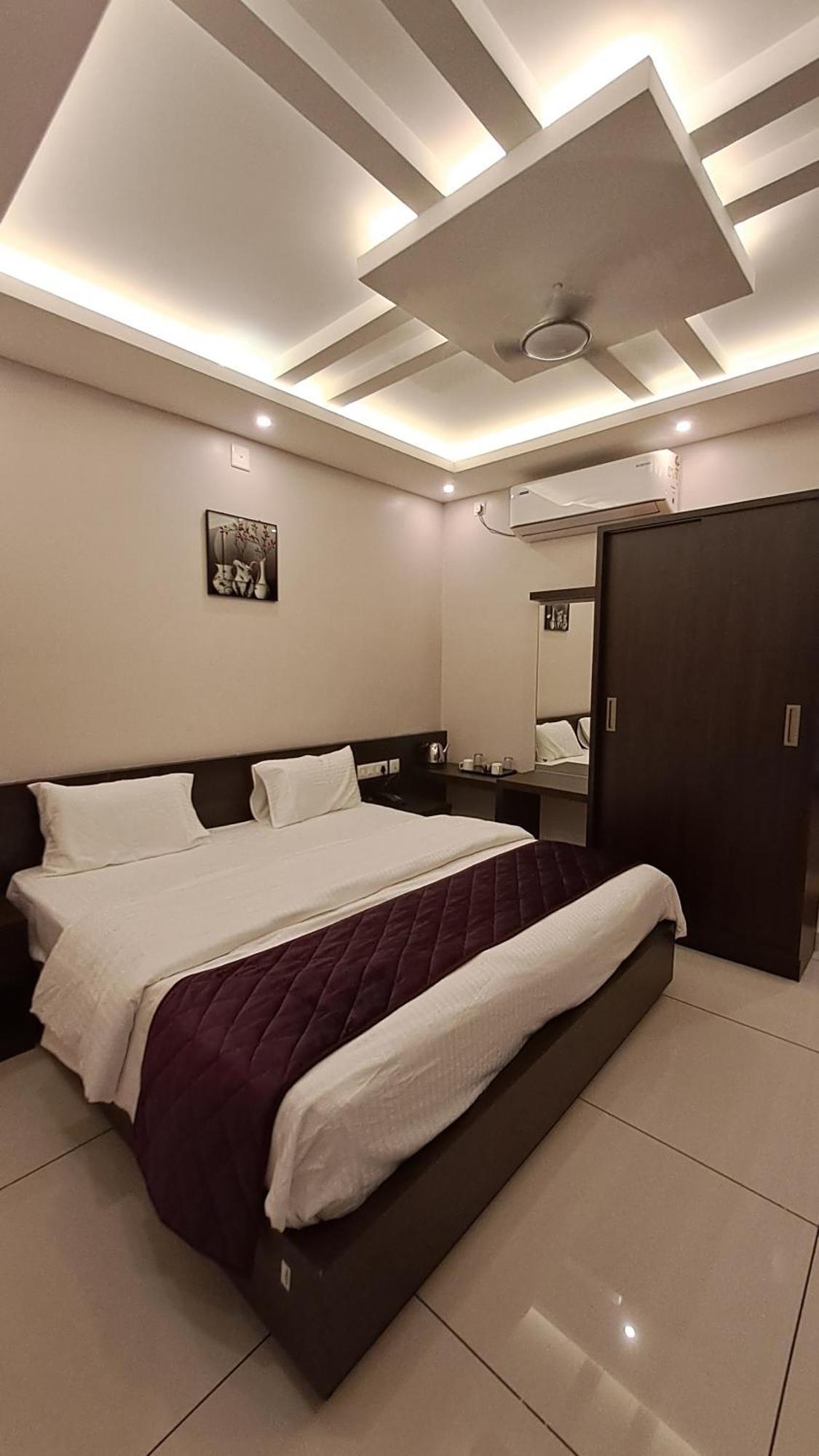 Capital Square Aparthotel Erattupetta Exterior photo